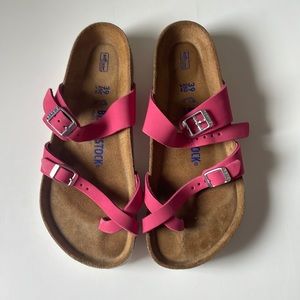 BIRKENSTOCK Mayari Sandal in Fuchsia Pink